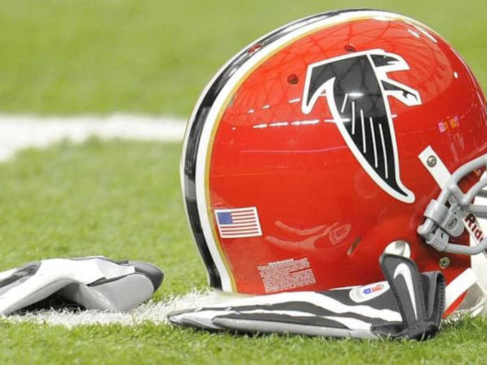 red-falcons-helmet